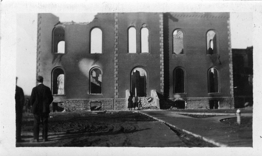 Old Baldwin Hall after the fire in 1924